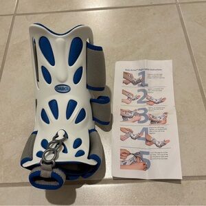White and Blue Darco Body Armor Night Splint